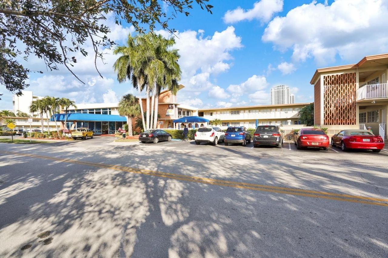Private Hallandale Beach Studio Wbath Walking Distance To The Beach Pool Free Parking Extérieur photo
